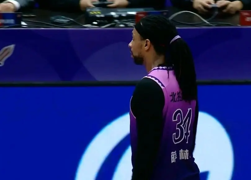 随着闵鹿蕾, 价前CBA, 两队领衔报