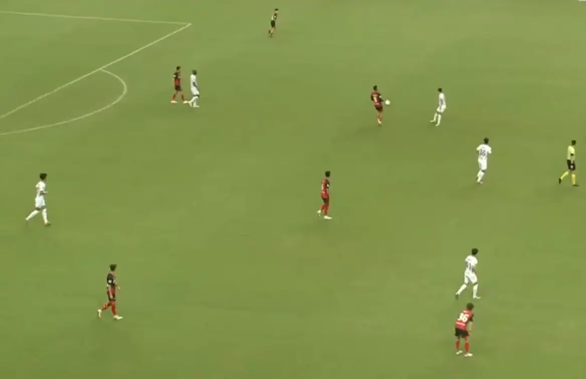 辽宁铁人, 刀打门击中, 他开出角球