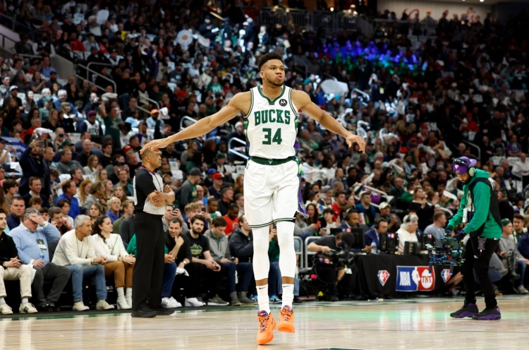 会为雄鹿队, 通过交易字 会为雄鹿队, 通过交易字